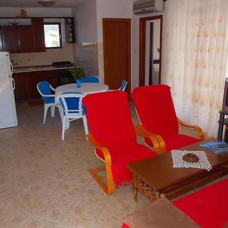 Apartments Mirja - 100M From The Beach & Parking Trogir Exterior foto